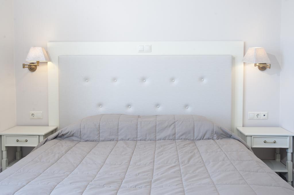 Tina'S House Aparthotel Pylos Room photo