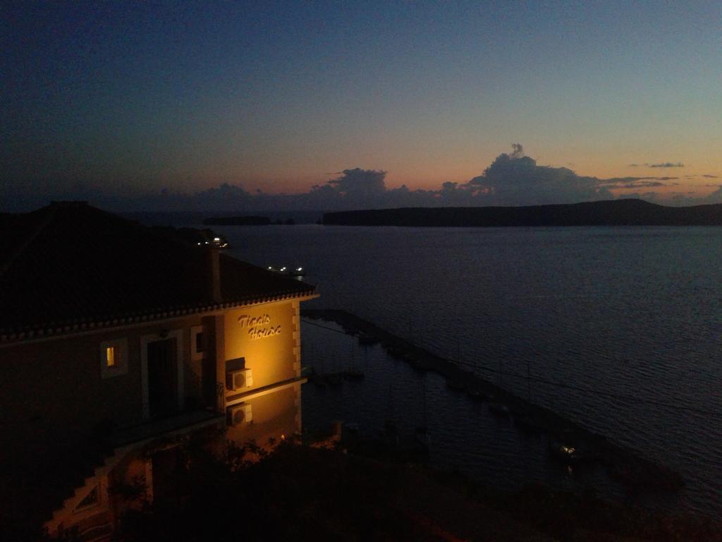 Tina'S House Aparthotel Pylos Exterior photo
